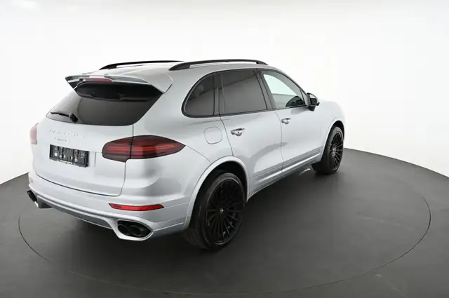 Porsche Cayenne view 2