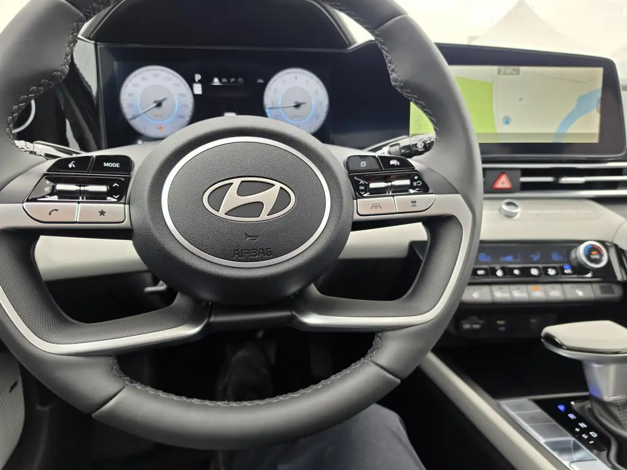 Hyundai ELANTRA снимка Hyundai ELANTRA
