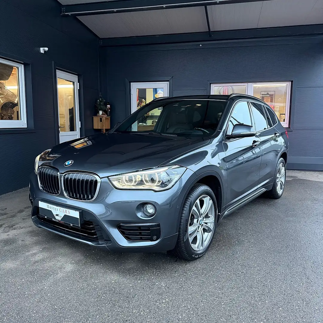 BMW X1 xDrive18d Sport Line Aut. Grau - 1