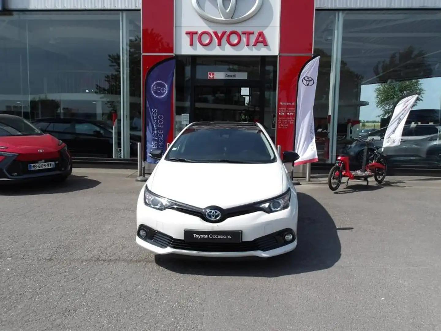 Toyota Auris HSD 136h Collection Blanc - 2