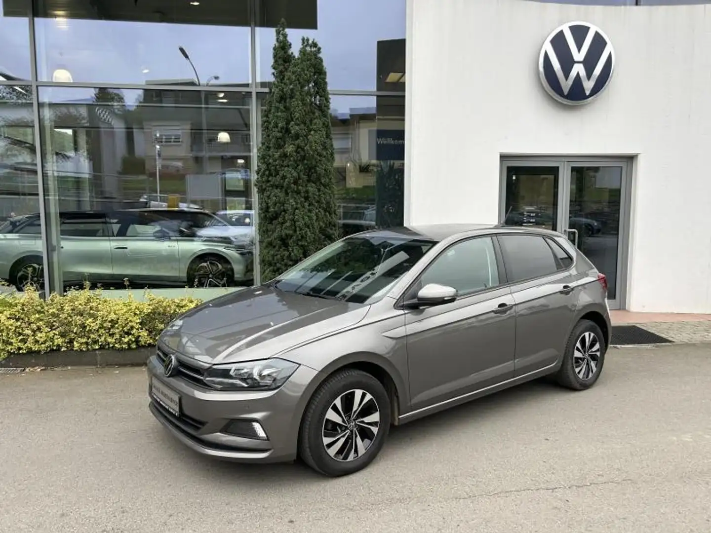 Volkswagen Polo Comfortline Gris - 2