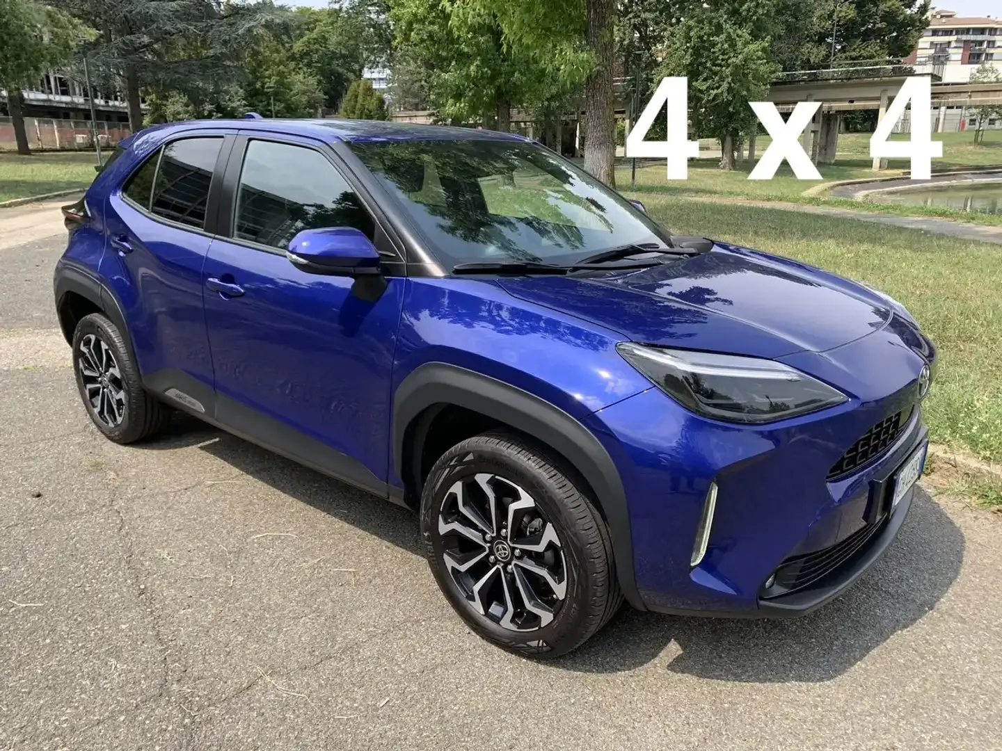 Toyota Yaris Yaris Cross Cross 1.5h Business awd-i 116cv e-cvt Blu/Azzurro - 1