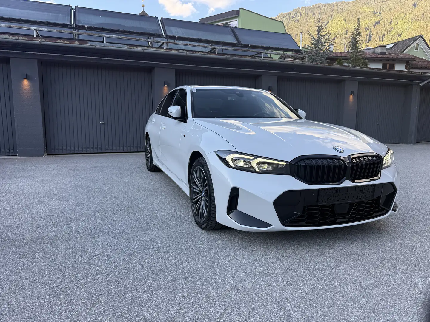 BMW 330 e xDrive LCI | M Sportpaket Pro | H&K | Pano - 2