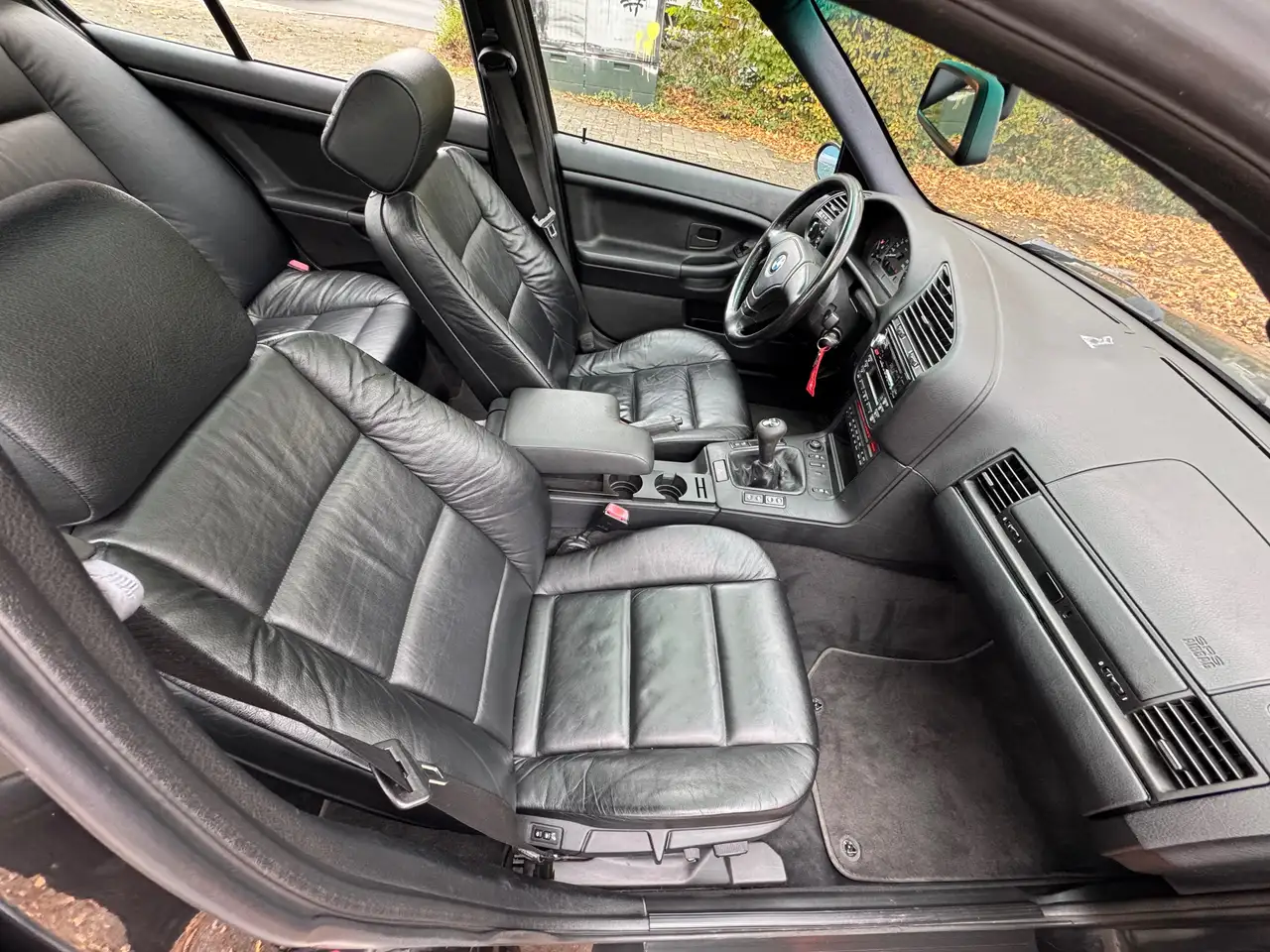 BMW 320i, foto 9