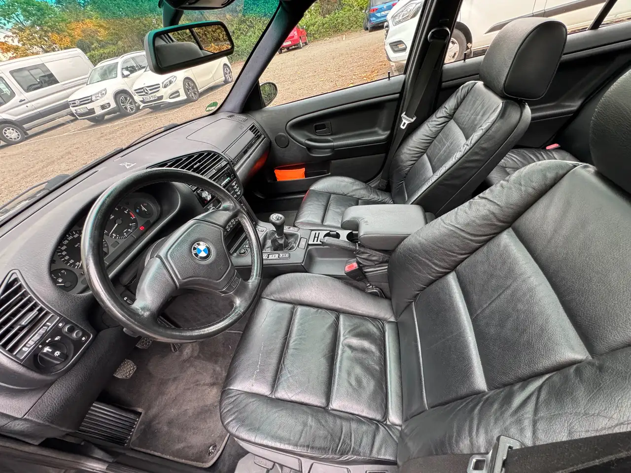 BMW 320i, foto 8