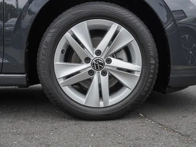 Volkswagen Golf view 7