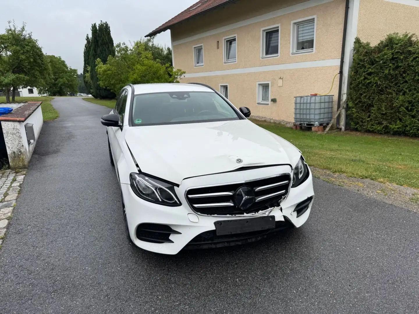 Mercedes-Benz E 350 E -Klasse T-Modell E 350 d 4Matic AMG COMA White - 2