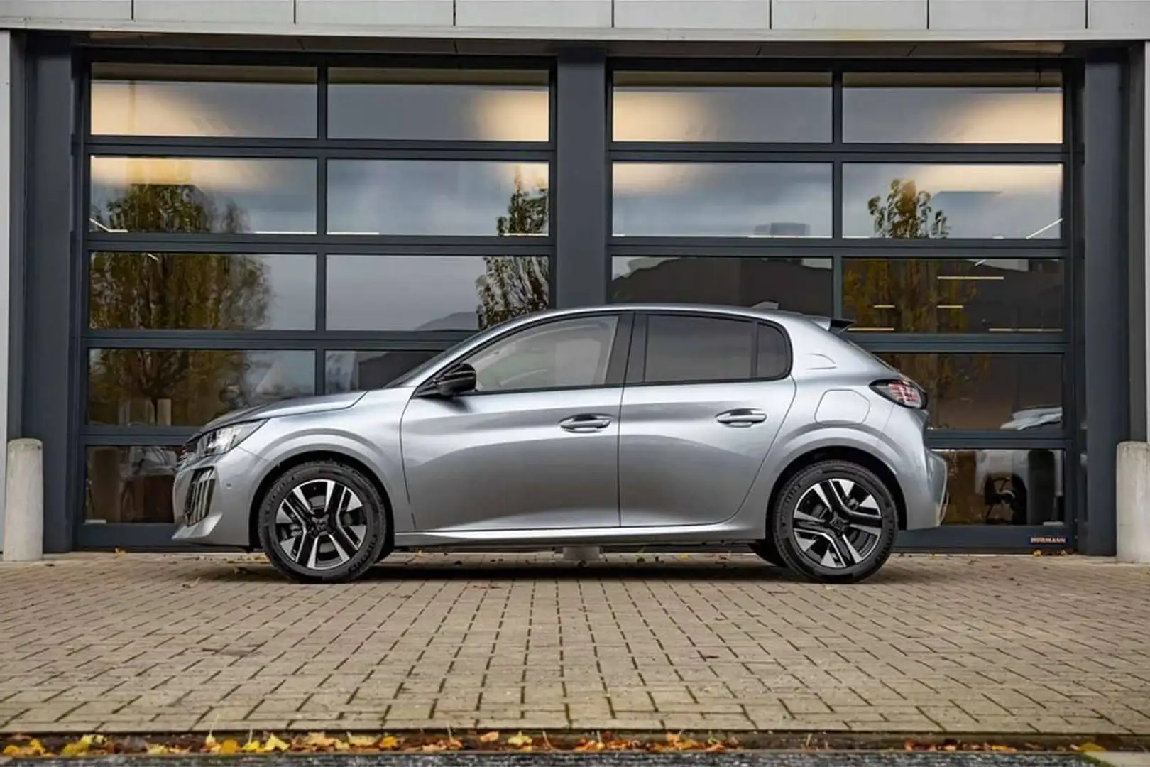 Peugeot 208 100pk MT6 | Camera | Navi. | Parkeers. v&a | Au... Grijs - 2
