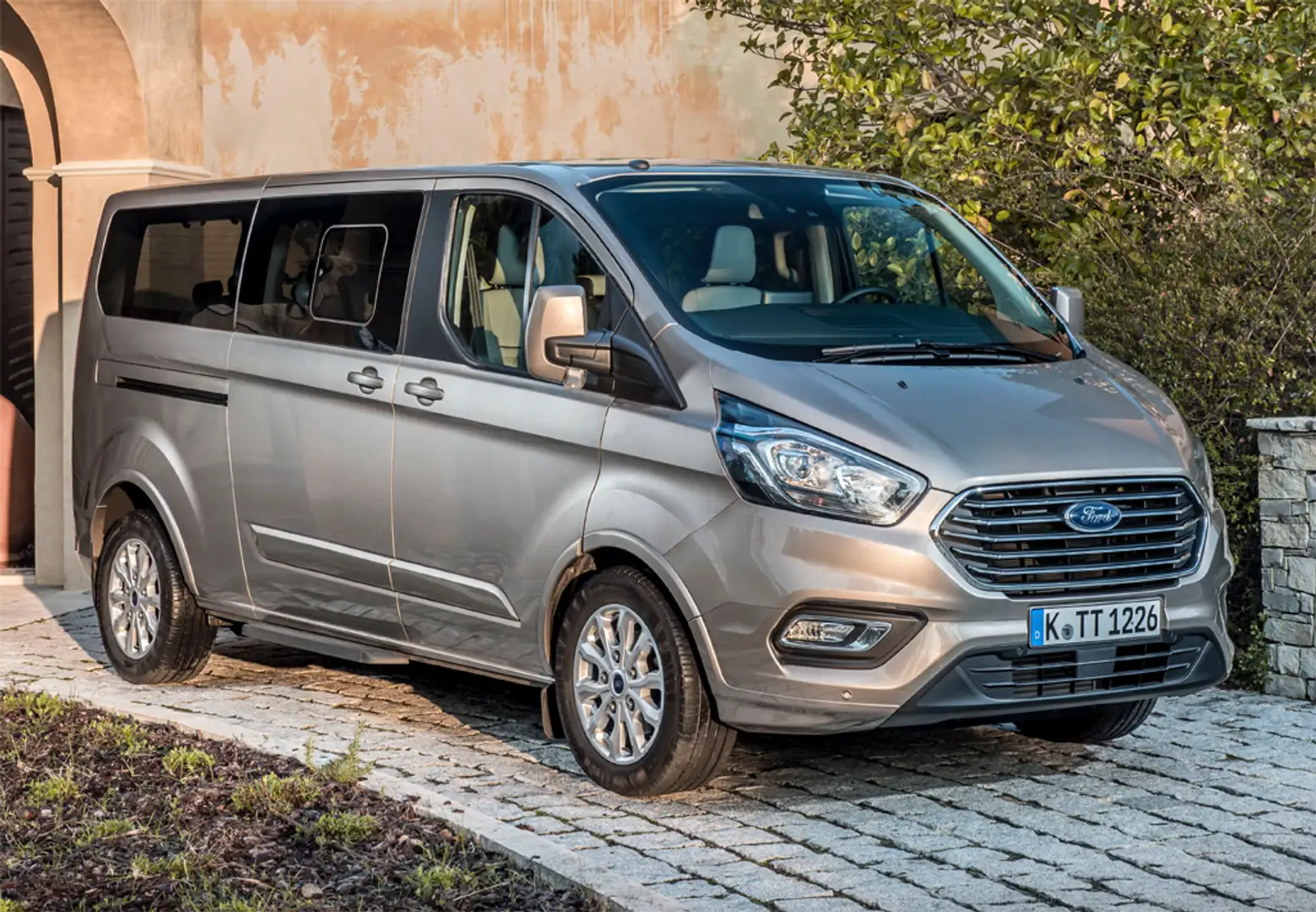 Ford Tourneo Custom 2.0 EcoBlue Titanium X Aut. 170 Negro - 2