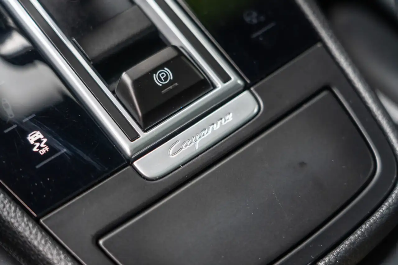 Porsche Cayenne снимка Porsche Cayenne