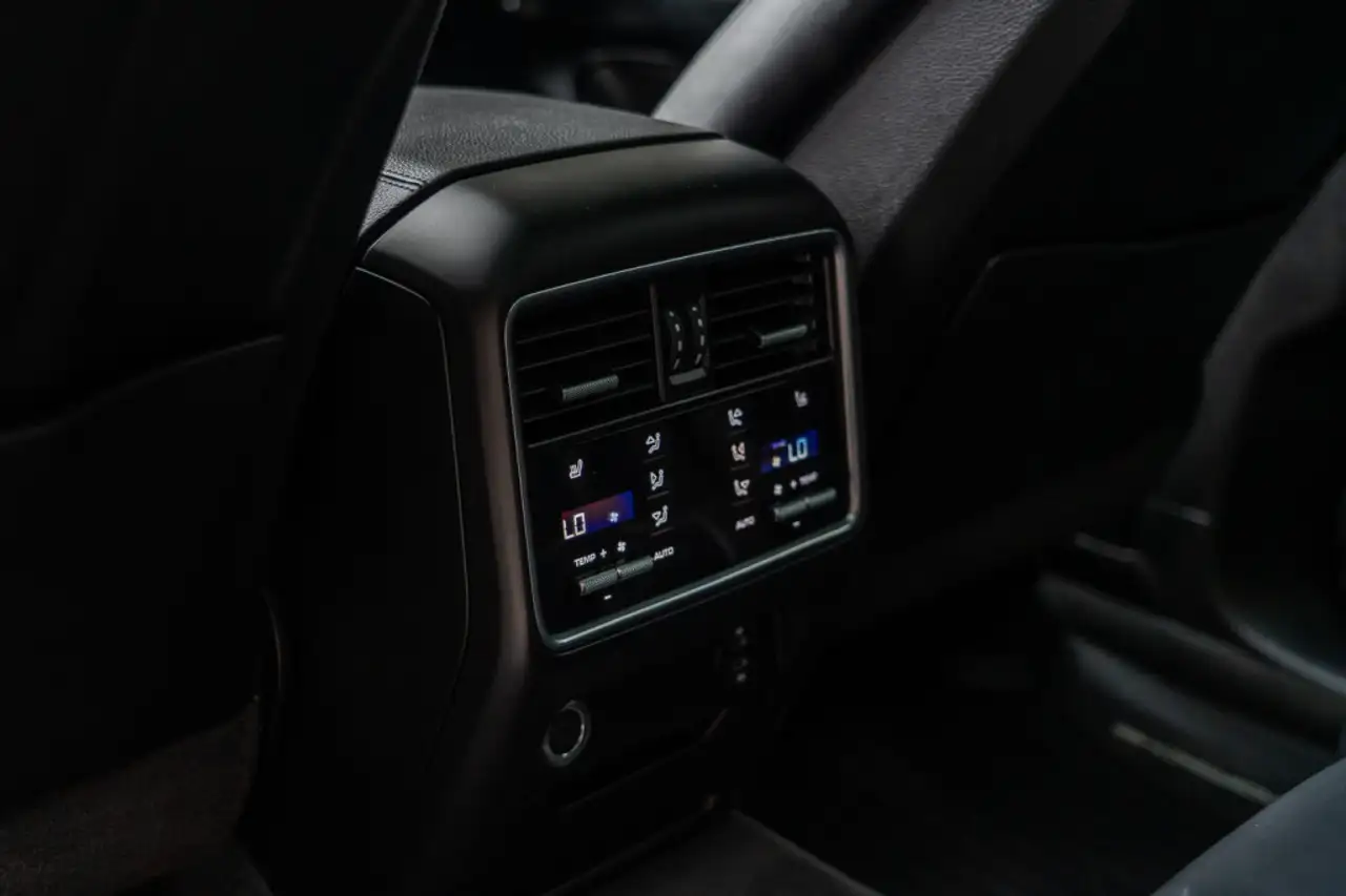 Porsche Cayenne снимка Porsche Cayenne