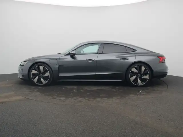 Audi E-Tron GT view 4