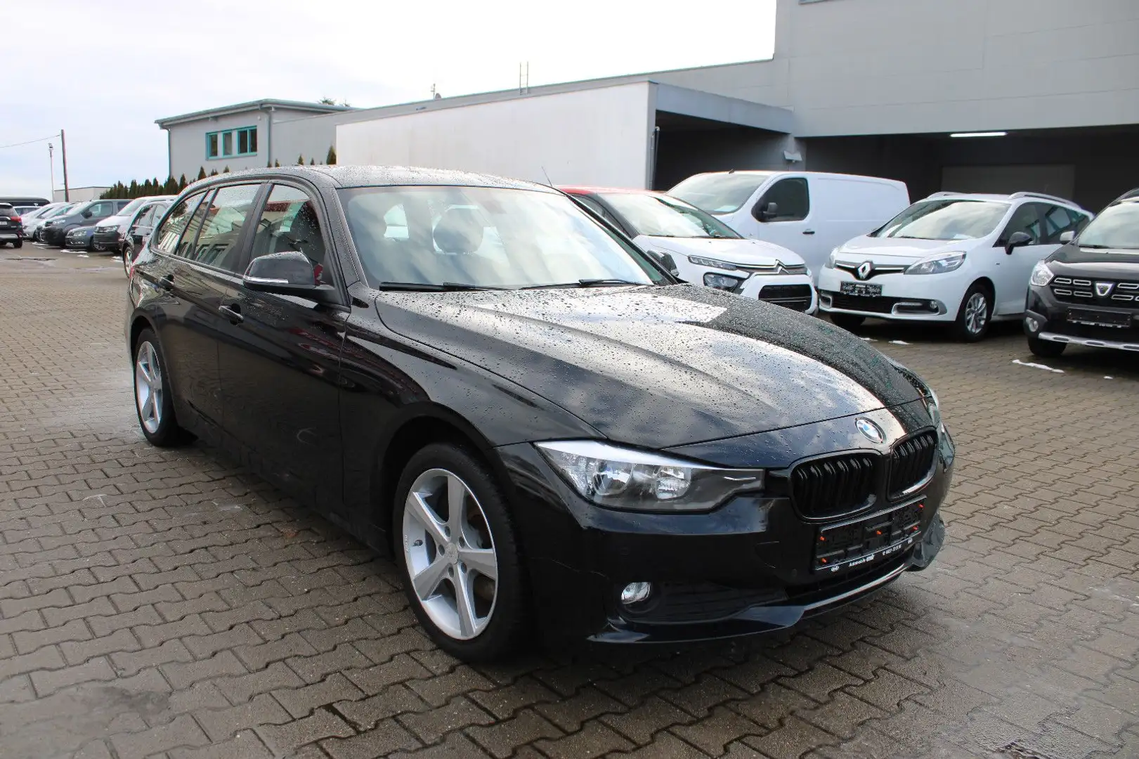 BMW 320 d Touring Navi,PDC,SHZ Černá - 2