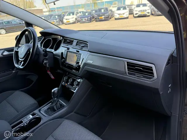 Volkswagen Touran view 13
