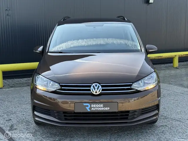 Volkswagen Touran view 5