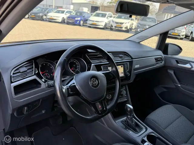 Volkswagen Touran view 11