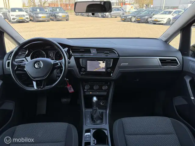 Volkswagen Touran view 2
