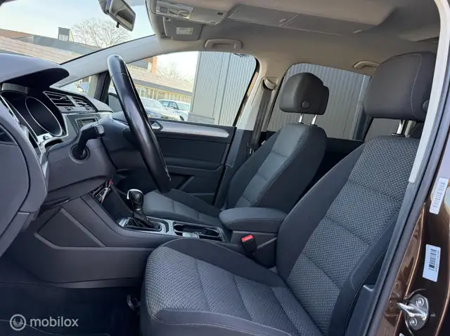 Volkswagen Touran view 4