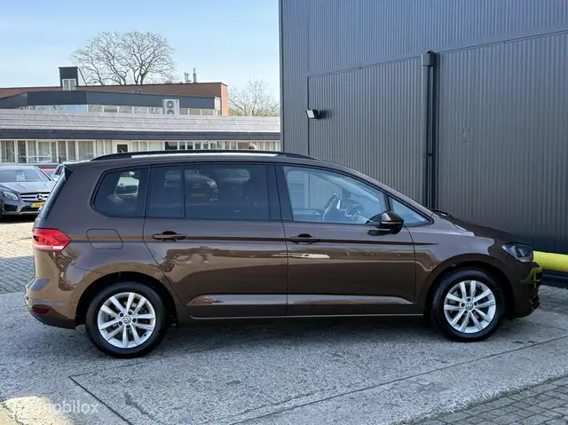 Volkswagen Touran view 9