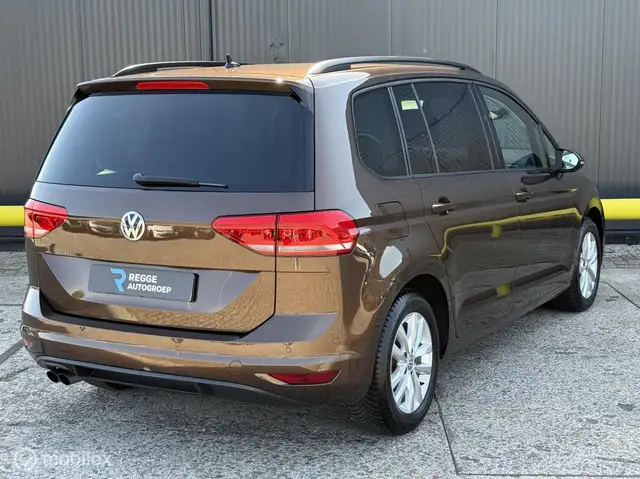 Volkswagen Touran view 3