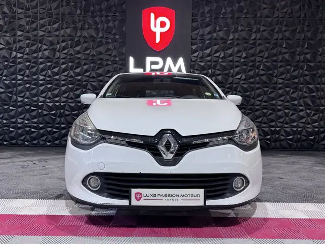 Renault Clio view 2