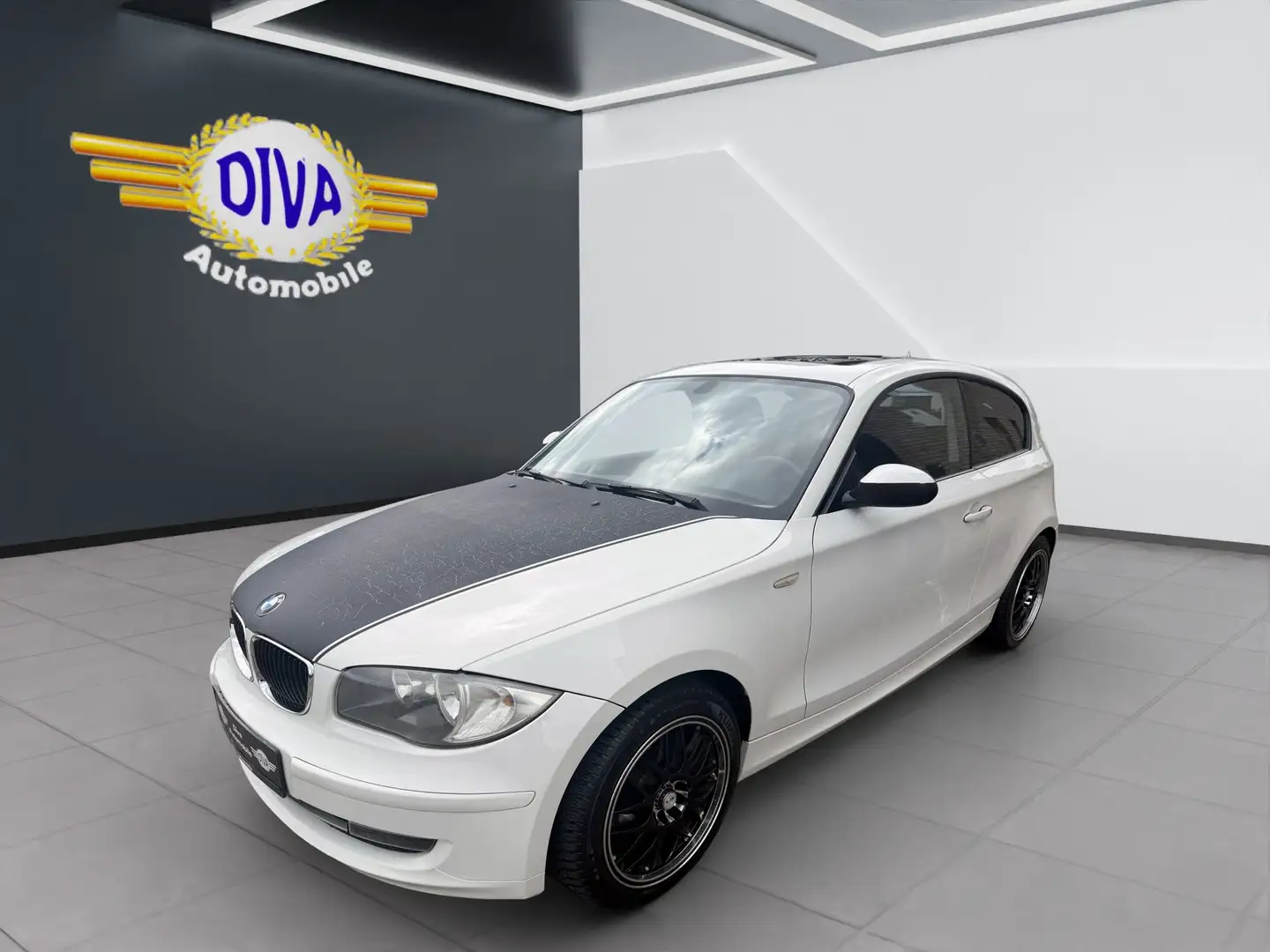 BMW 118 118i Automatik, Leder Weiß - 1