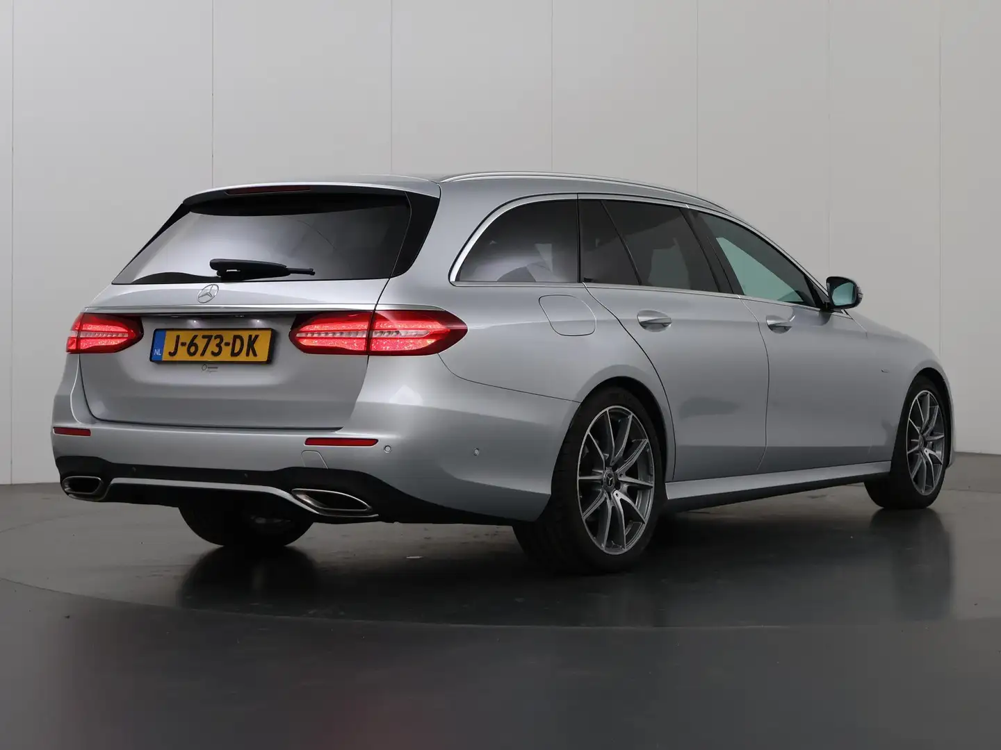 Mercedes-Benz E 200 Estate Business Solution Sport | AMG | Panoramadak Gris - 2