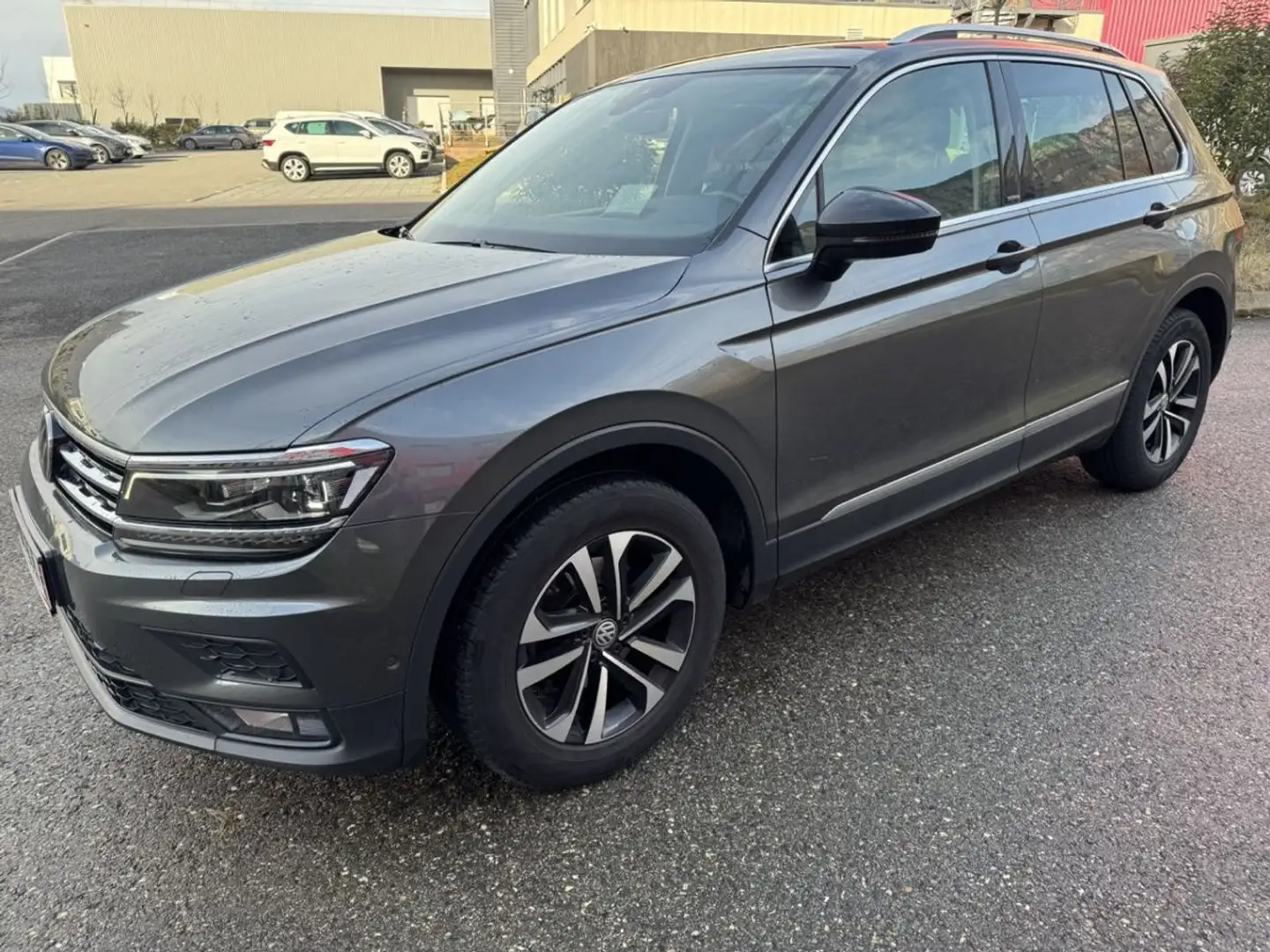 Volkswagen Tiguan 1.5 TSI EVO 130ch IQ DRIVE VIRTUAL ATTELAGE BVM6 C Gris - 1
