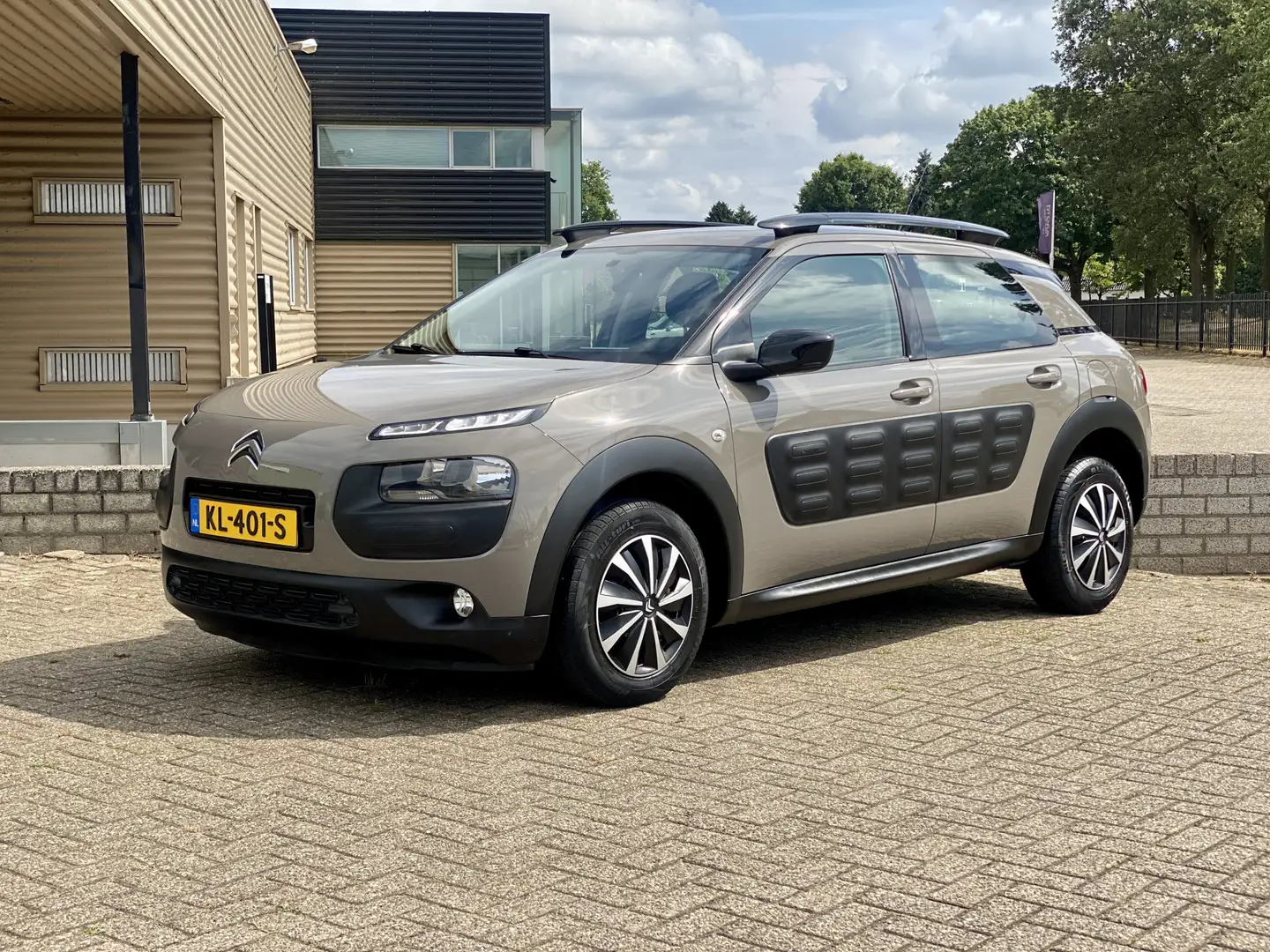 Citroen C4 Cactus 1.2 PureTech Shine [ Fm navi,camera,ecc,cruise,pdc Bruin - 1