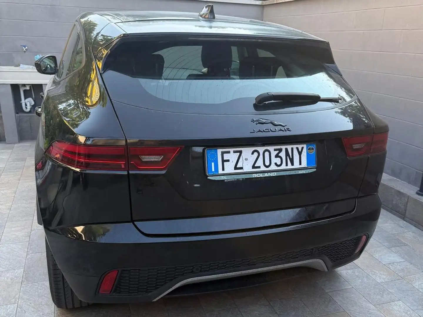 Jaguar E-Pace E-Pace 2.0d i4 R-Dynamic HSE awd 180cv auto my19 Nero - 2