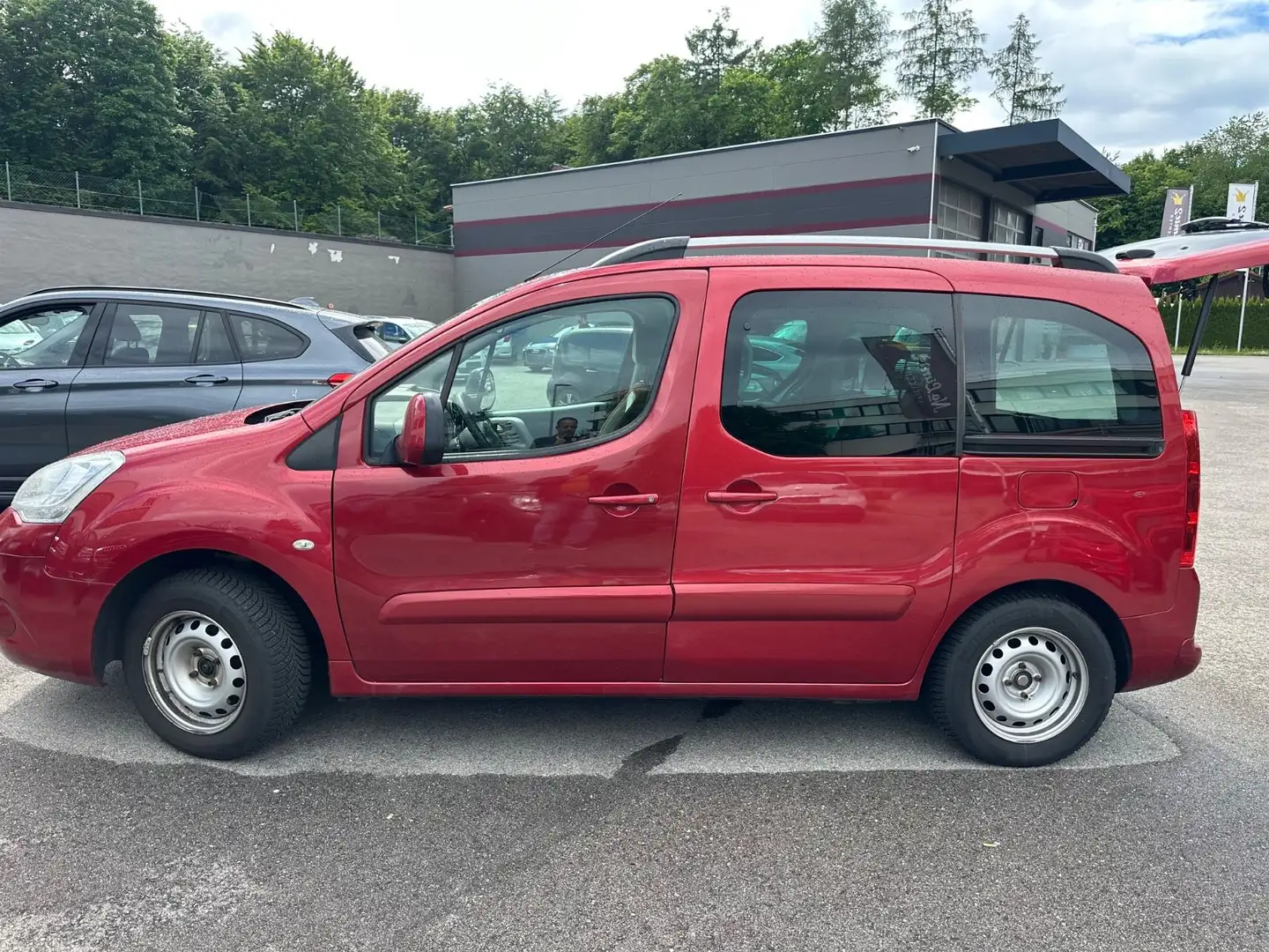 Citroen Berlingo e-HDi 90 ETG6 Multispace Exclusive Rojo - 2