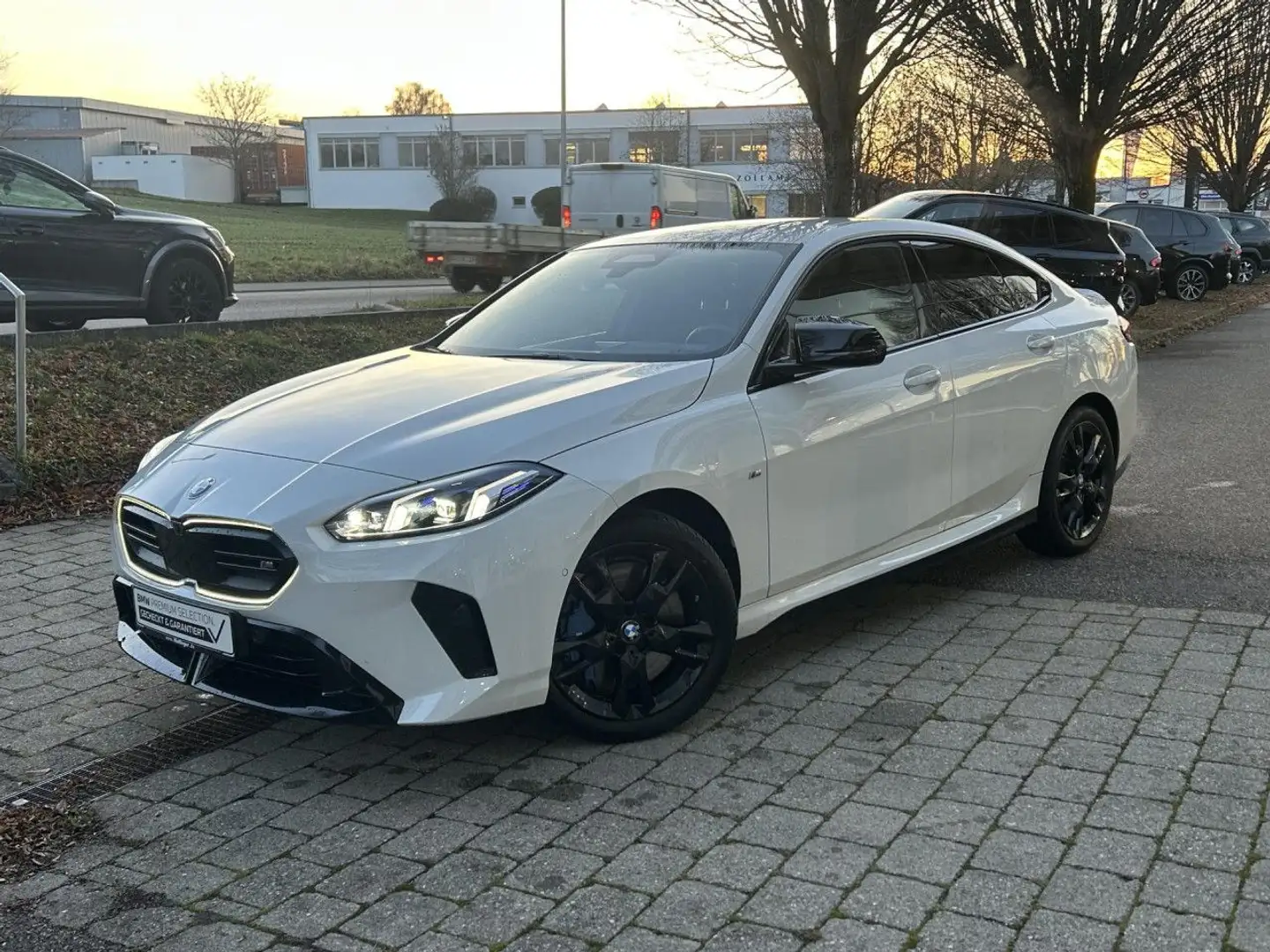 BMW 235 M xDr.GC. HUD ACC SurView Massage Lenkradh. LED Weiß - 2