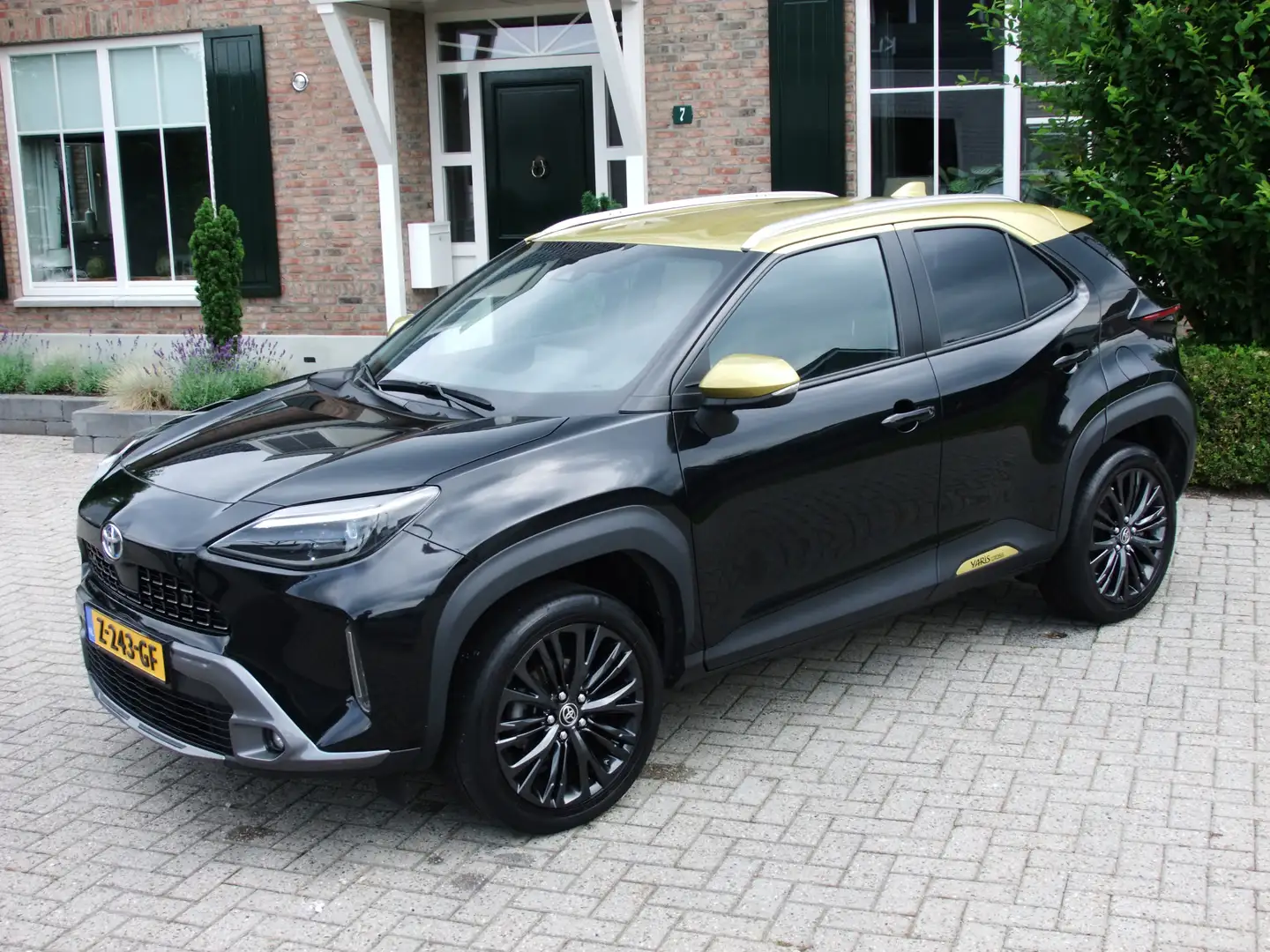 Toyota Yaris Cross 1.5 Hybrid Adventure AWD , Led , Keyless go , Came Zwart - 1