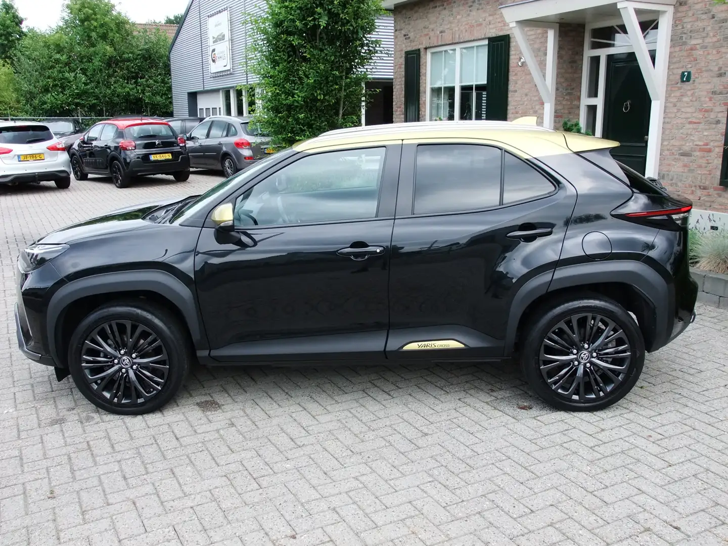 Toyota Yaris Cross 1.5 Hybrid Adventure AWD , Led , Keyless go , Came Zwart - 2