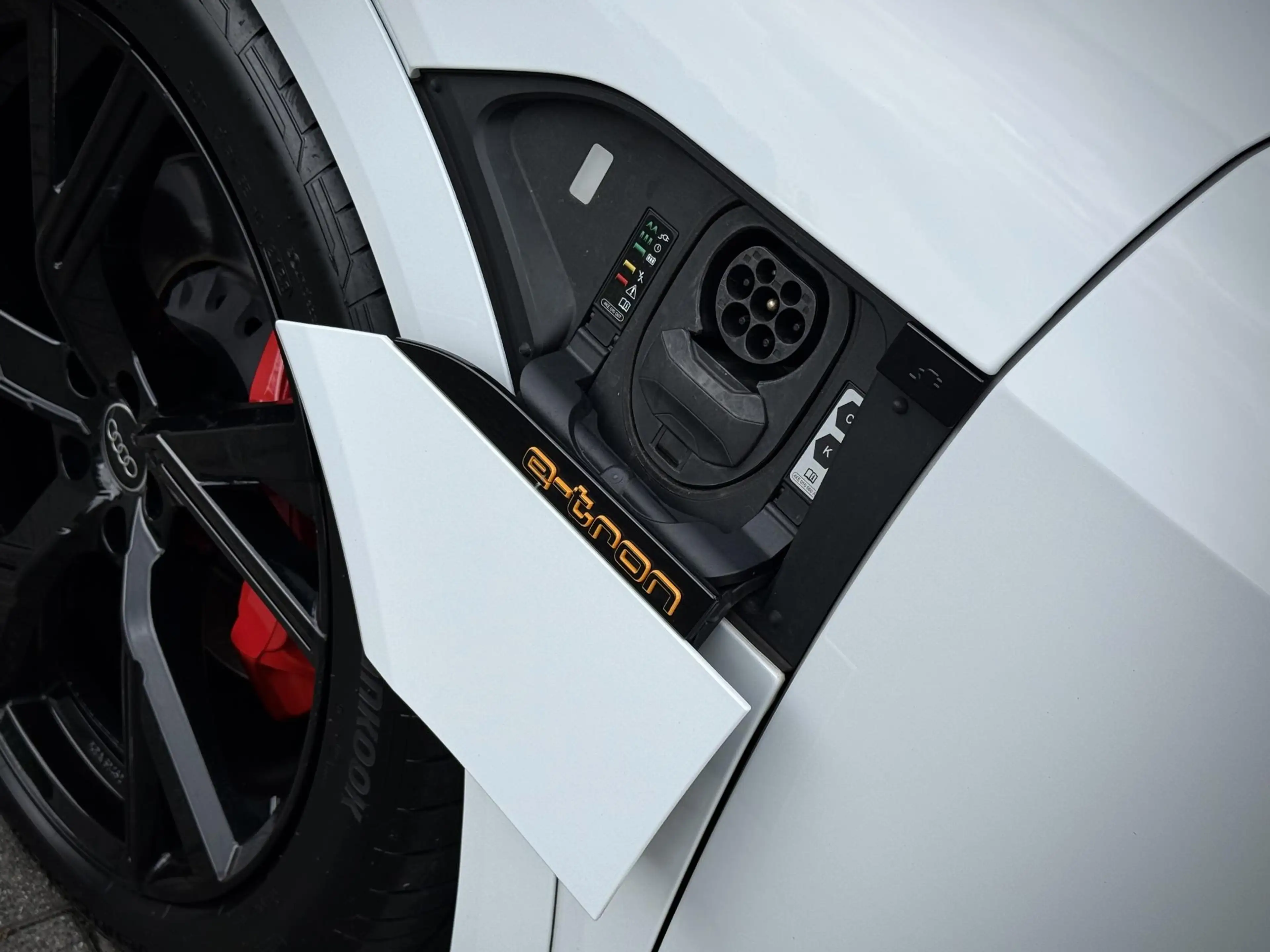 Audi e-tron Sportback 55 quattro S Edition/ Panodak/ Memory/ S — photo 33