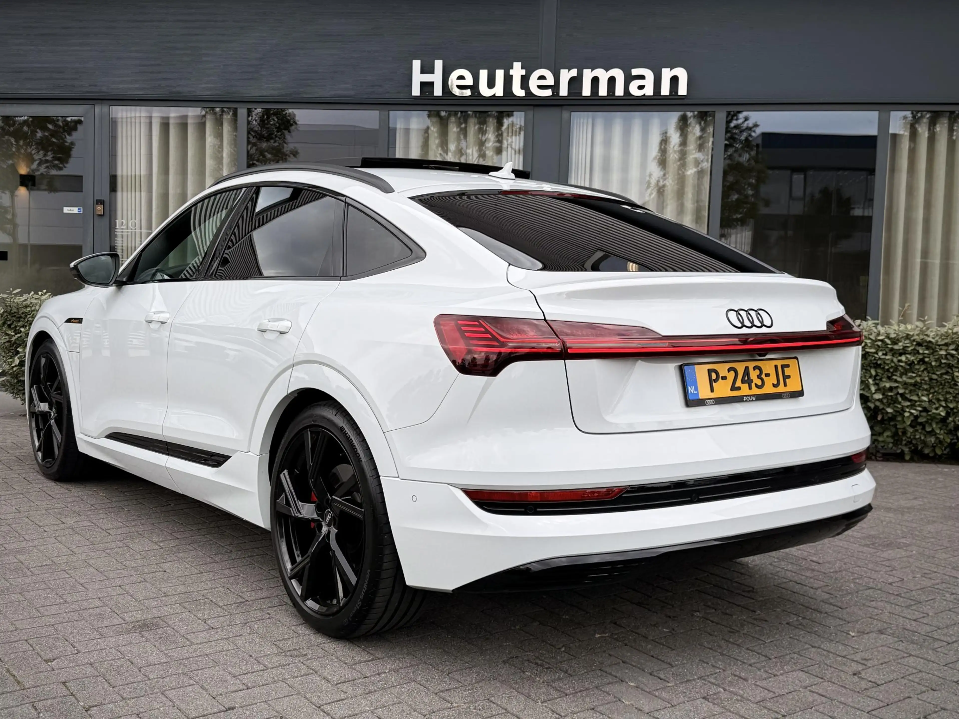 Audi e-tron Sportback 55 quattro S Edition/ Panodak/ Memory/ S — photo 20
