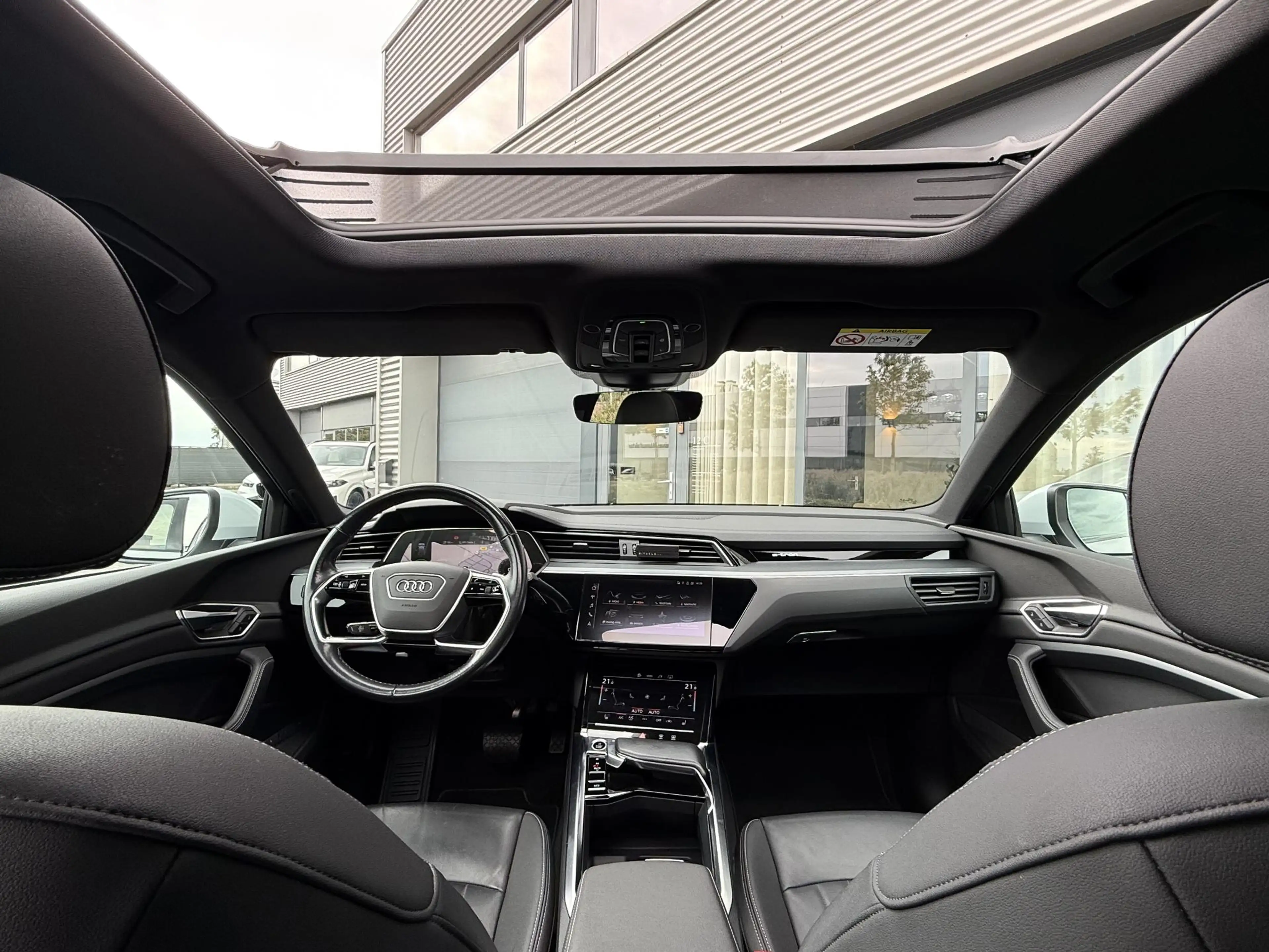 Audi e-tron Sportback 55 quattro S Edition/ Panodak/ Memory/ S — photo 22