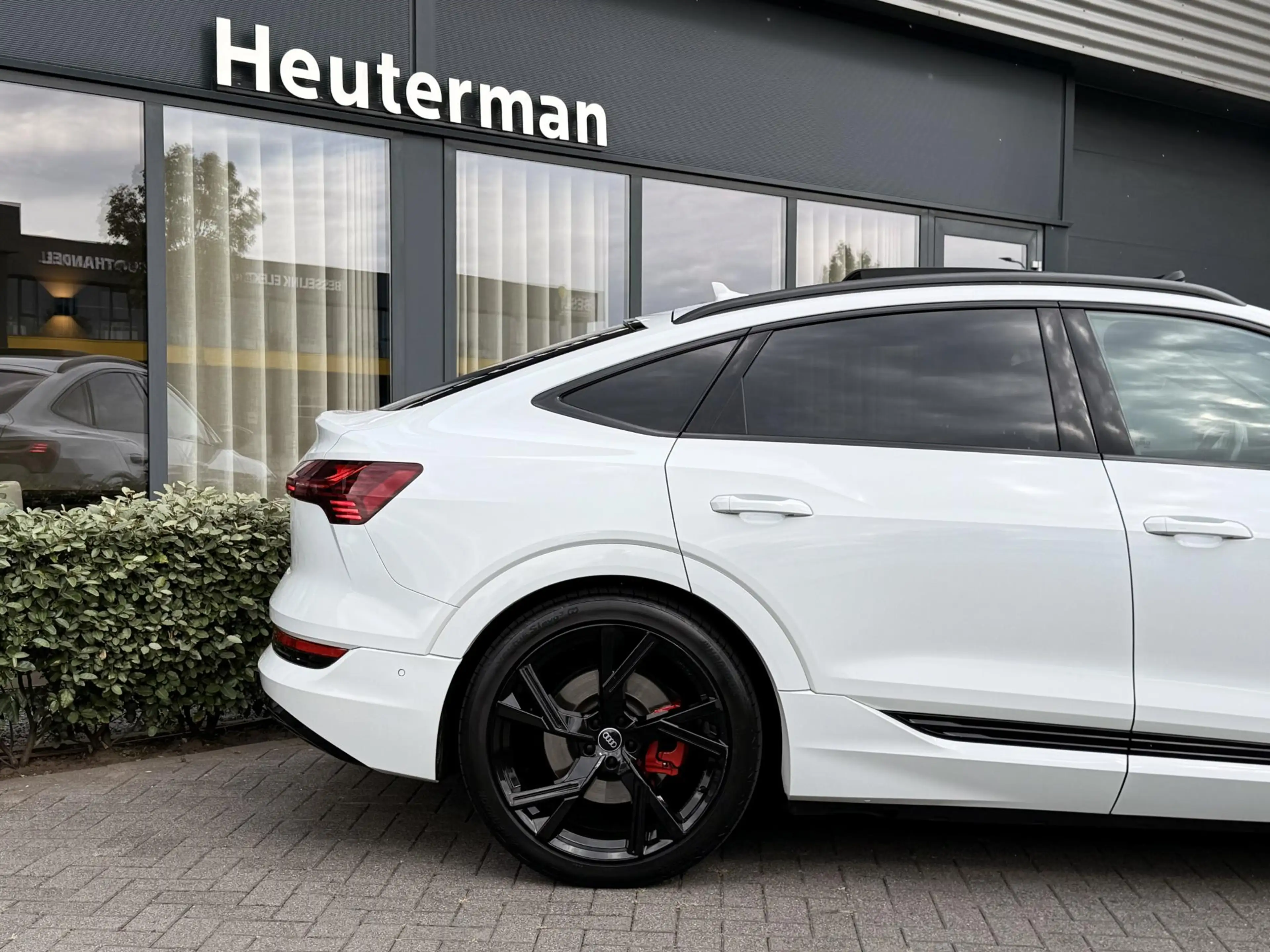 Audi e-tron Sportback 55 quattro S Edition/ Panodak/ Memory/ S — photo 16