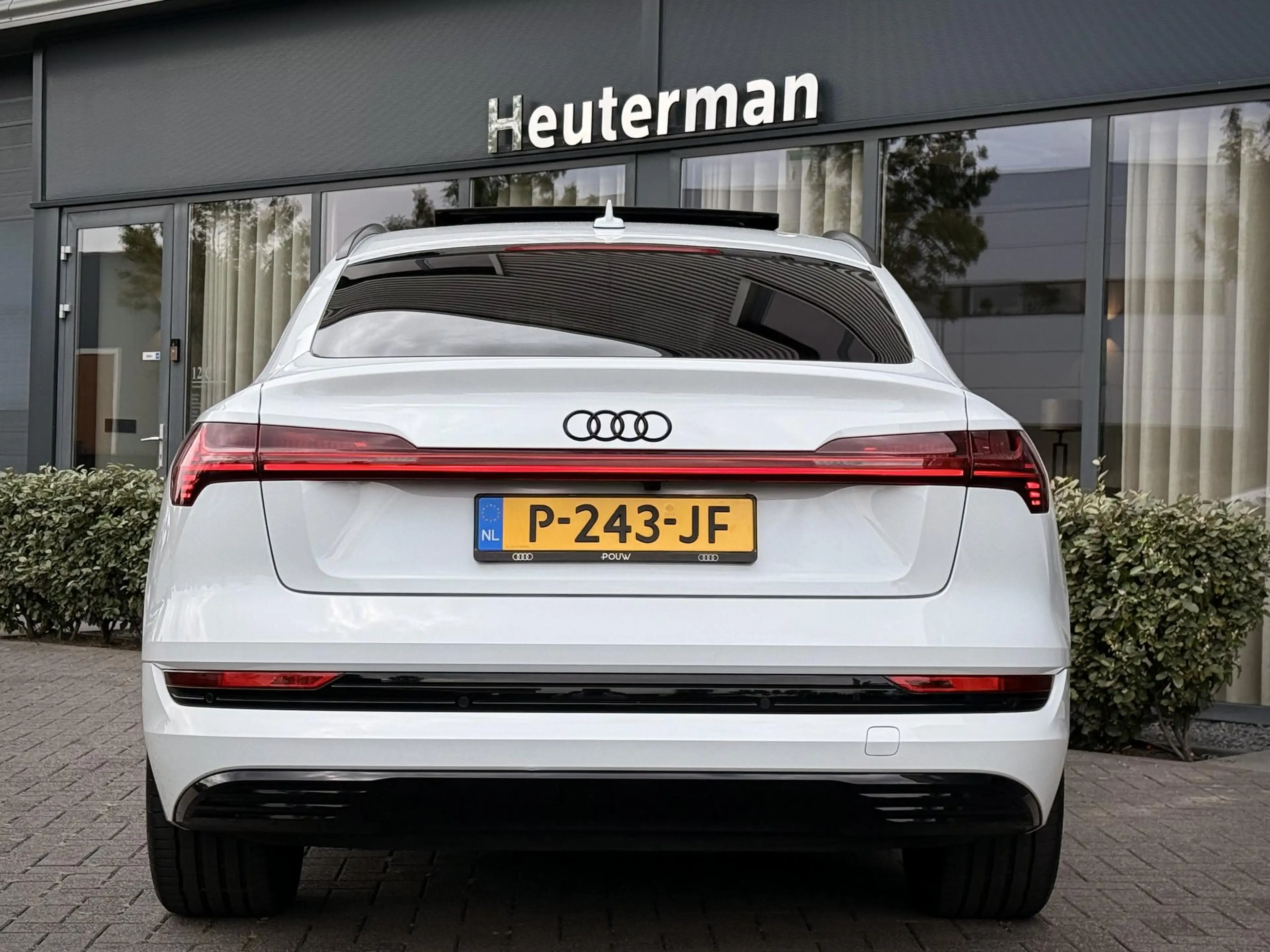 Audi e-tron Sportback 55 quattro S Edition/ Panodak/ Memory/ S — photo 6