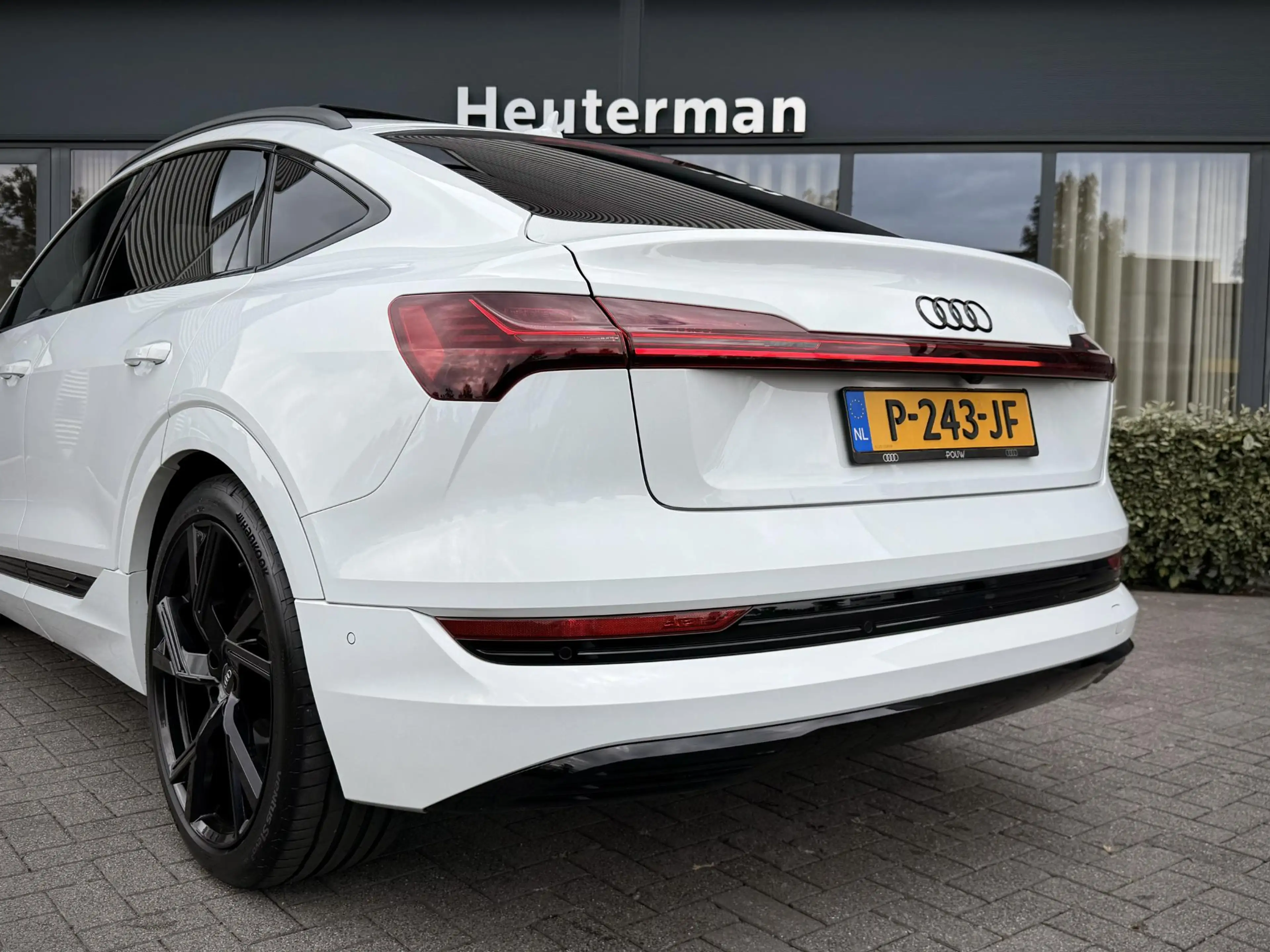 Audi e-tron Sportback 55 quattro S Edition/ Panodak/ Memory/ S — photo 10