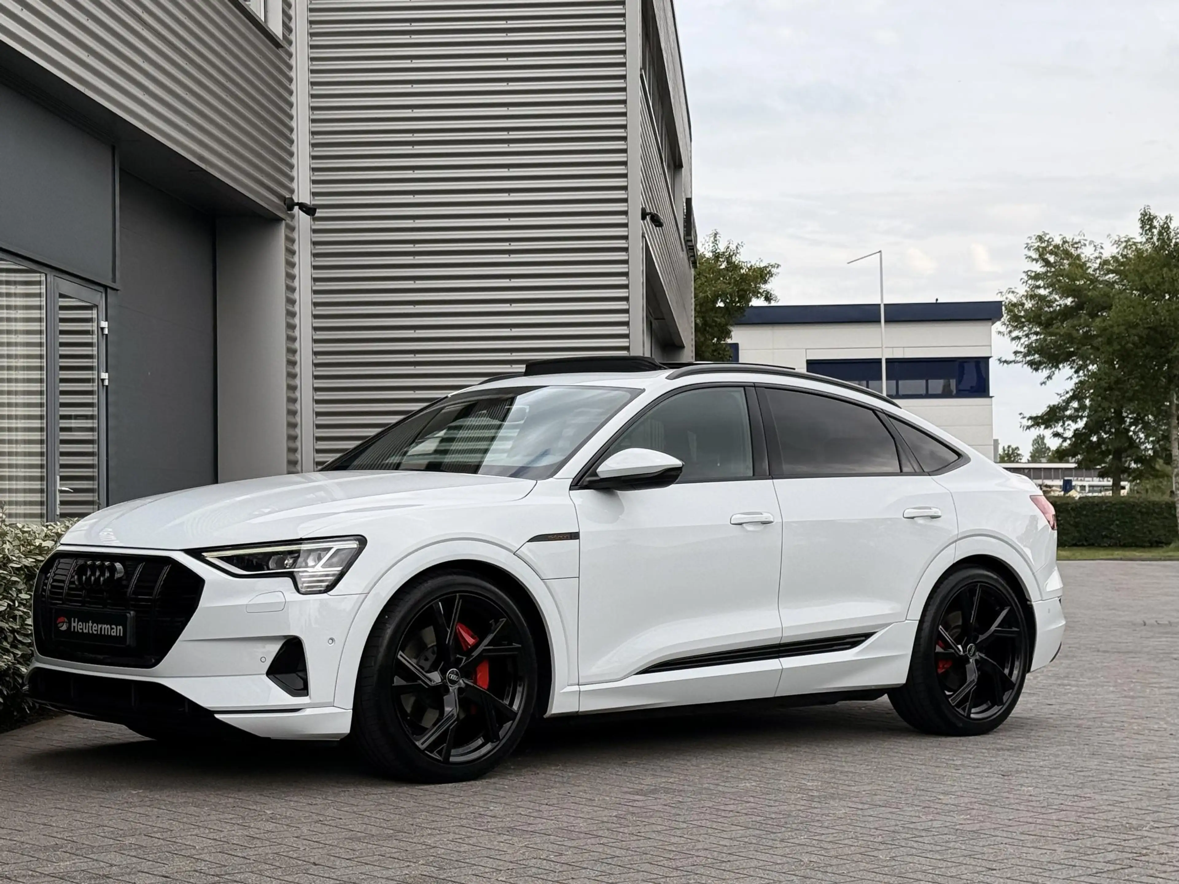 Audi e-tron Sportback 55 quattro S Edition/ Panodak/ Memory/ S — photo 17