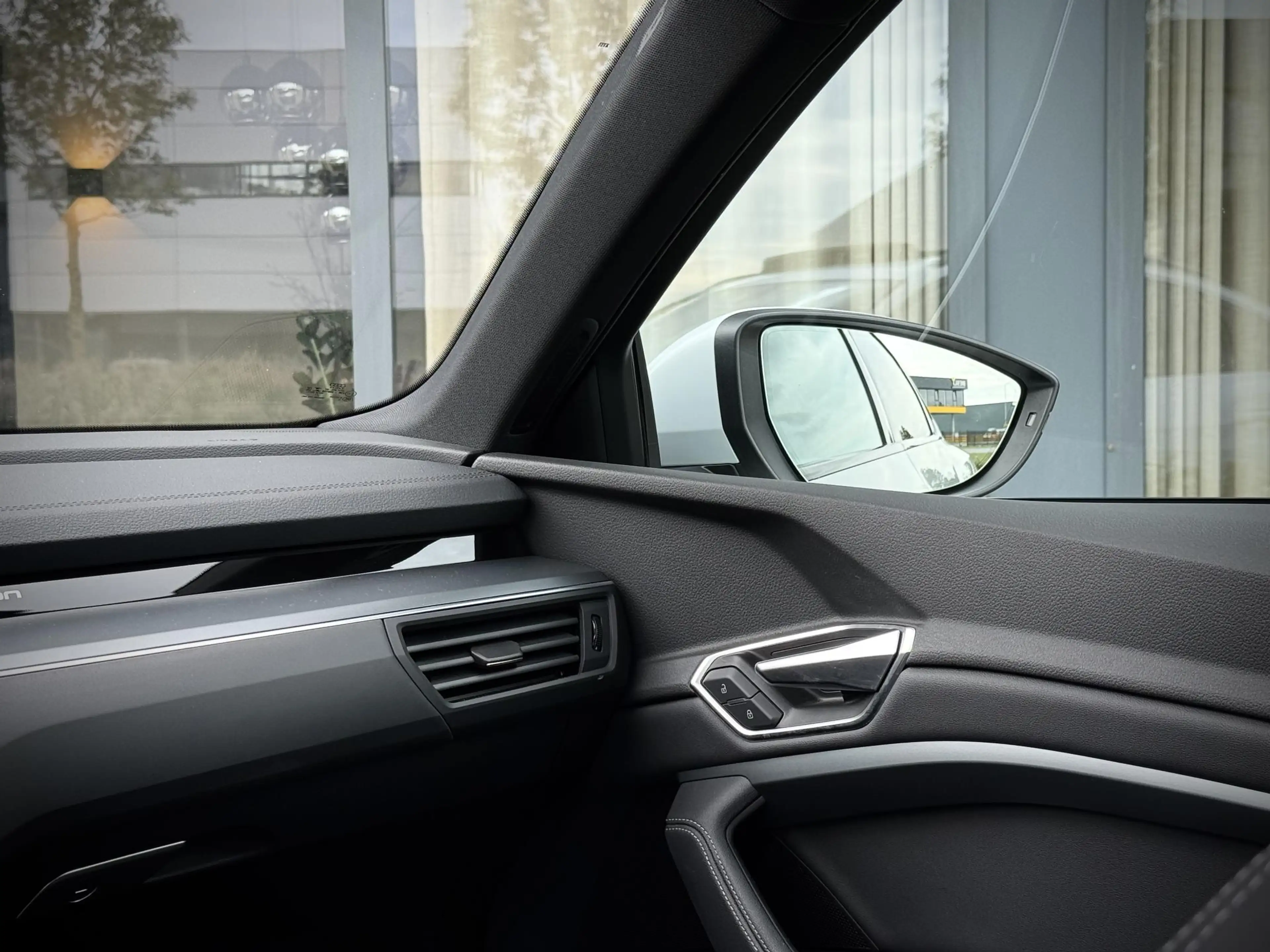 Audi e-tron Sportback 55 quattro S Edition/ Panodak/ Memory/ S — photo 25