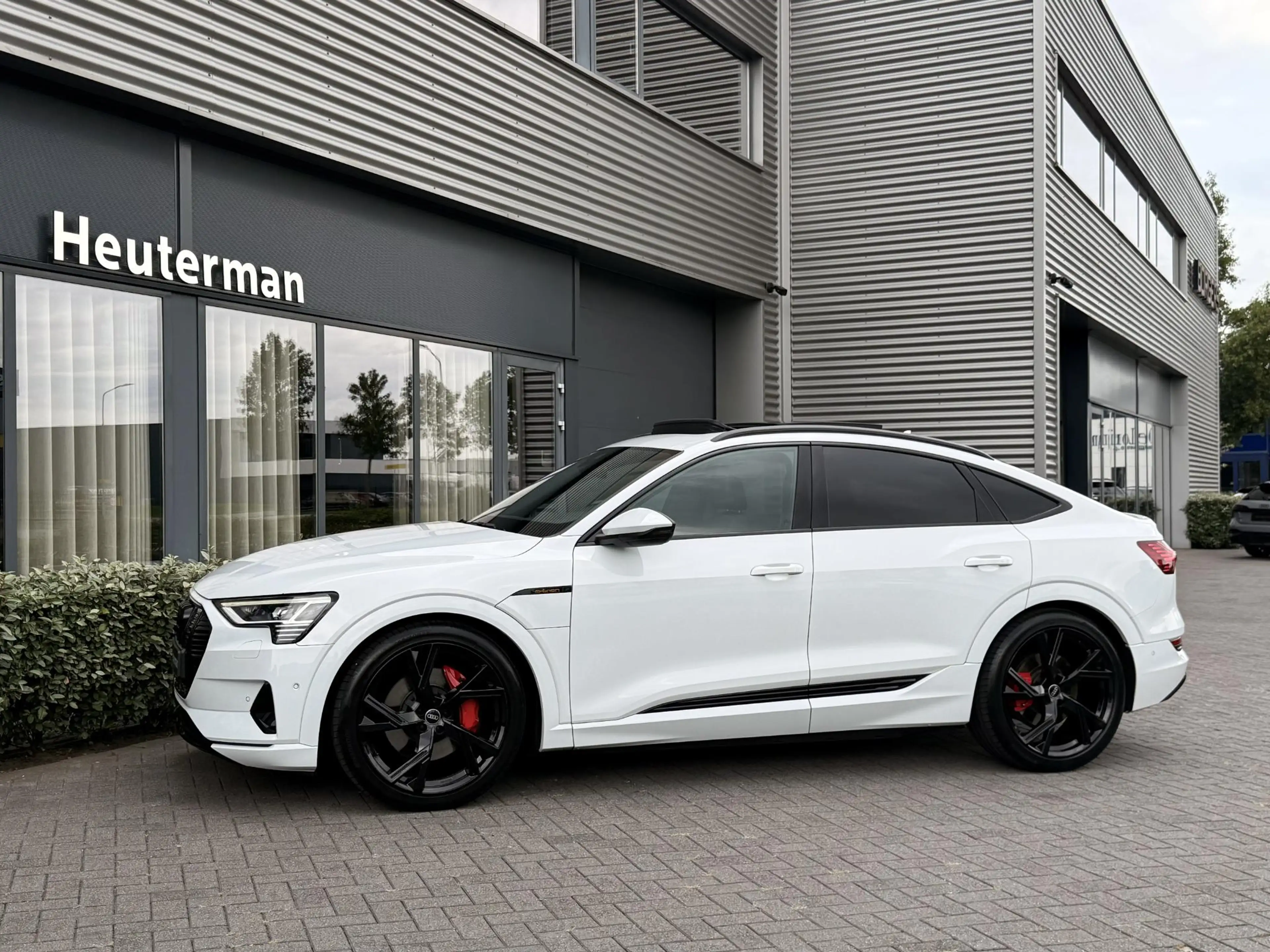 Audi e-tron Sportback 55 quattro S Edition/ Panodak/ Memory/ S — photo 35