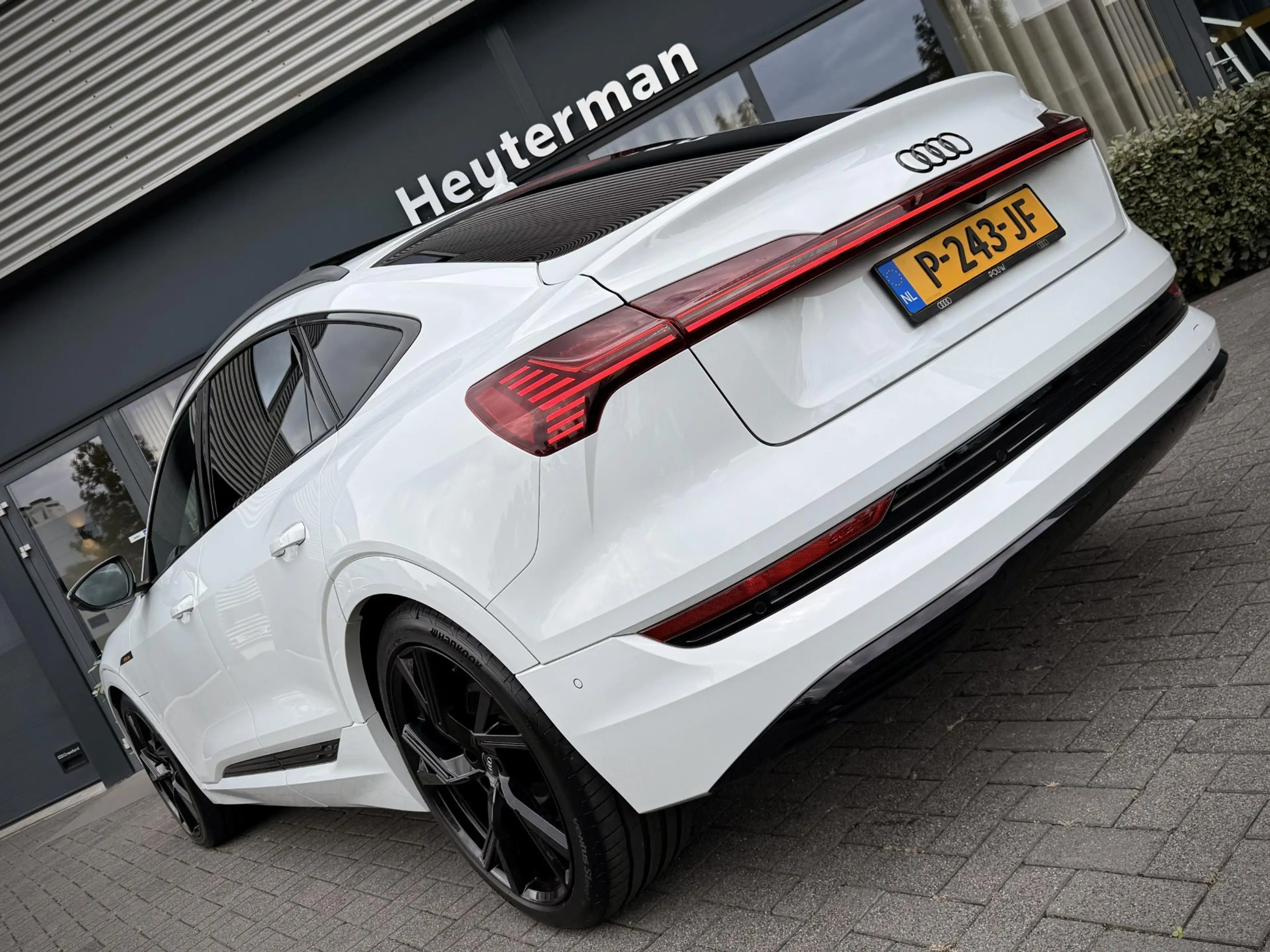 Audi e-tron Sportback 55 quattro S Edition/ Panodak/ Memory/ S — photo 8