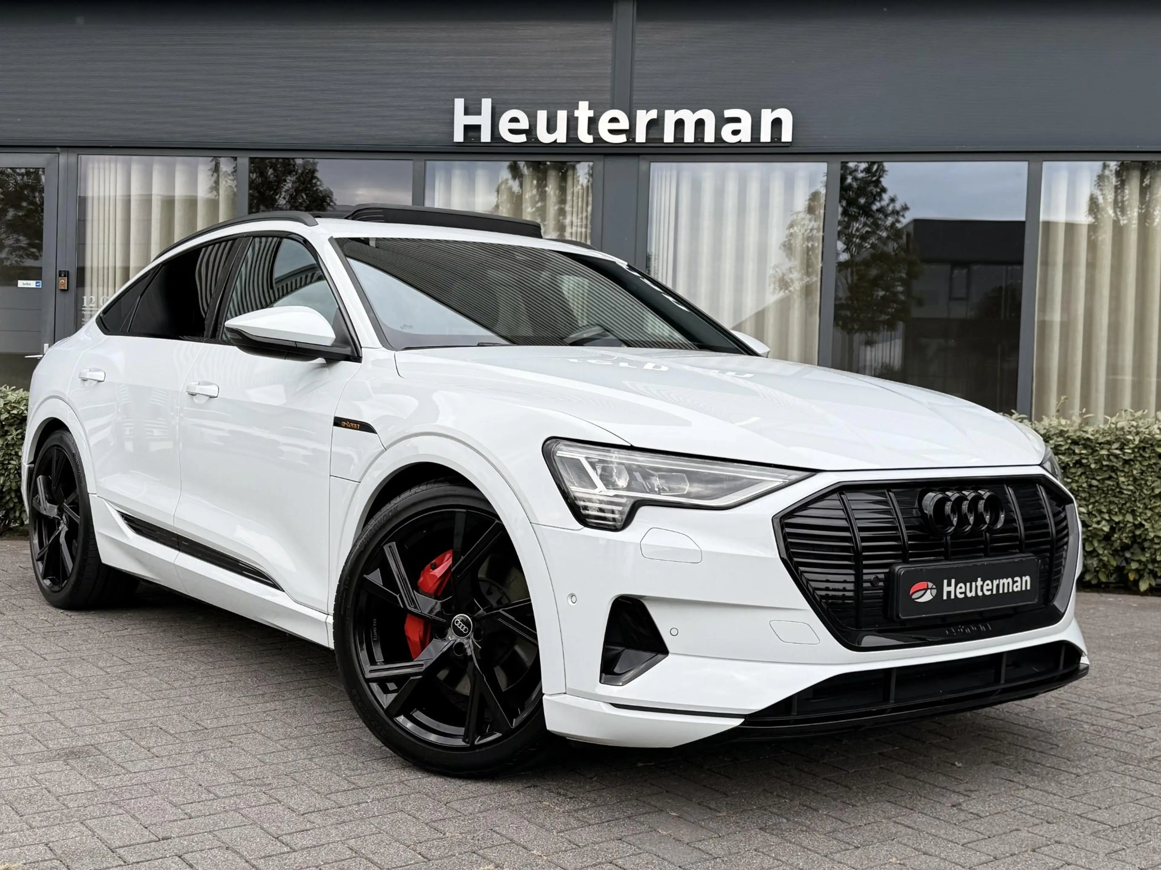 Audi e-tron Sportback 55 quattro S Edition/ Panodak/ Memory/ S — photo 19