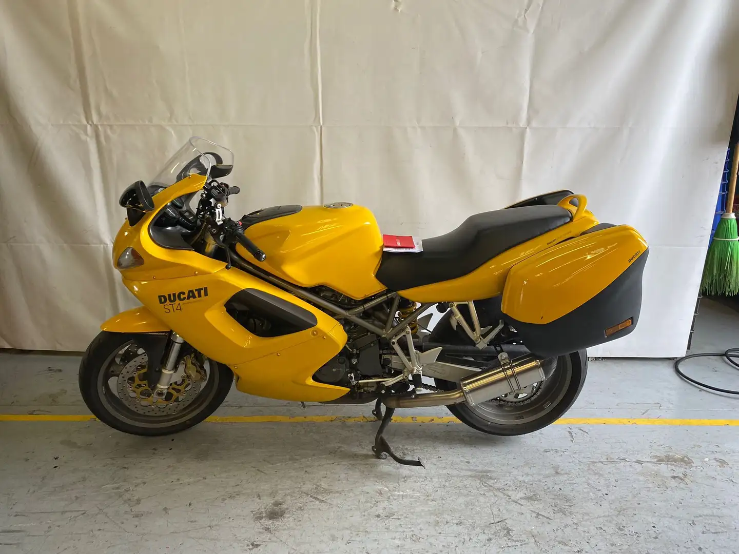 Ducati ST 4 Amarillo - 1