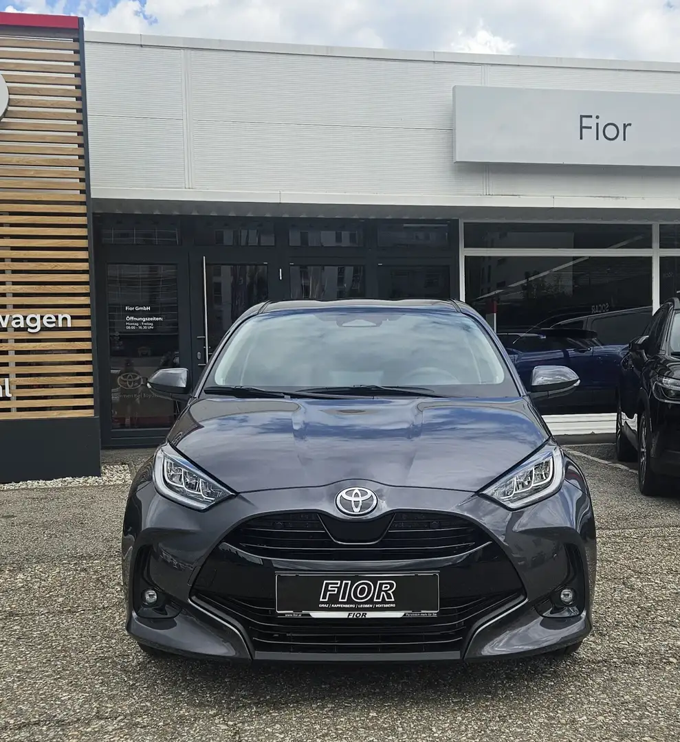 Toyota Yaris Hybrid Active Drive Gris - 2