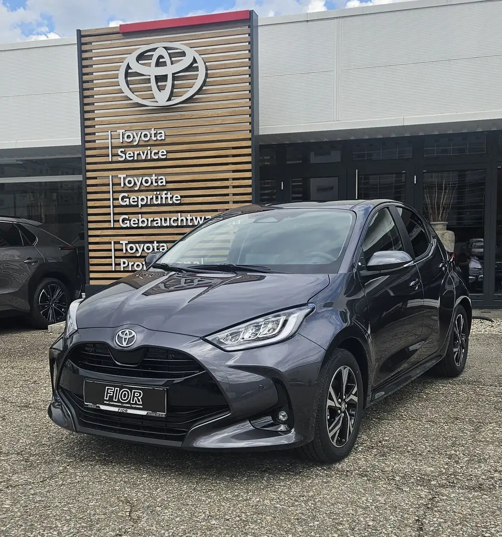 Toyota Yaris Hybrid Active Drive Gris - 1