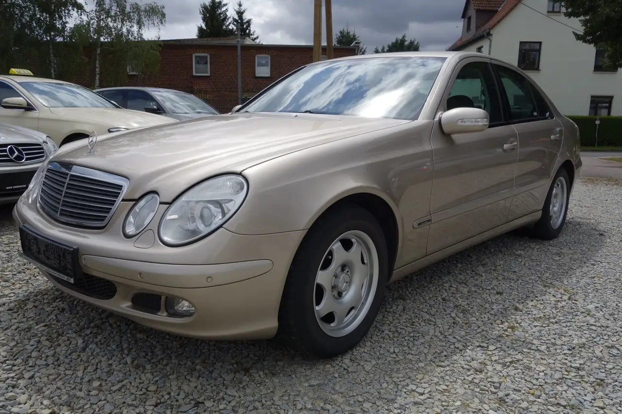 Mercedes-Benz E 240