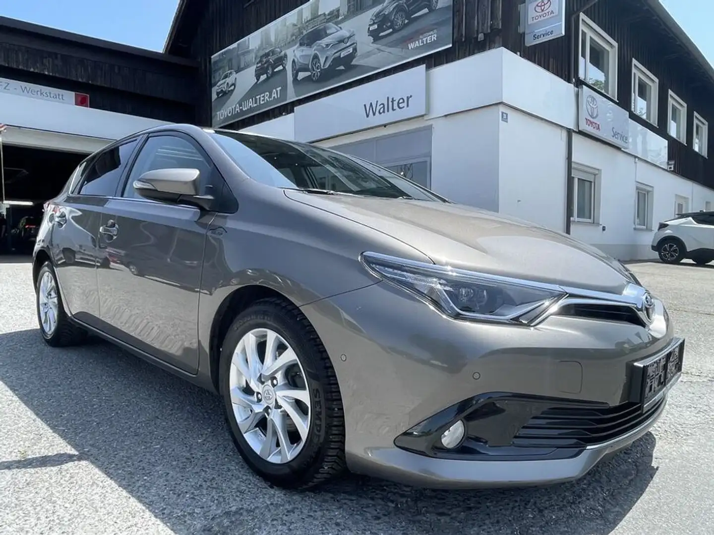 Toyota Auris 1,6 D-4D Edition 45 Gris - 1